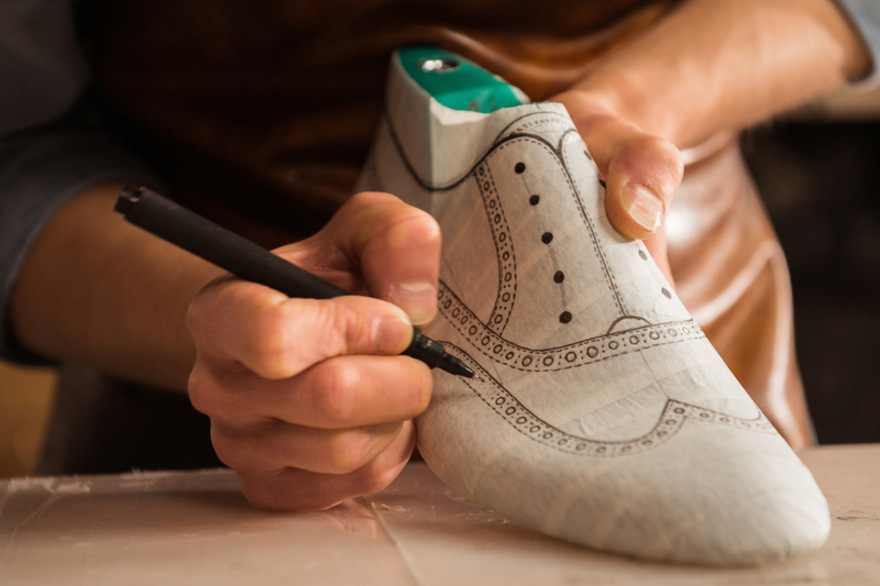 Schuhherstellung umfasst eine Vielzahl von Arbeitsschritten