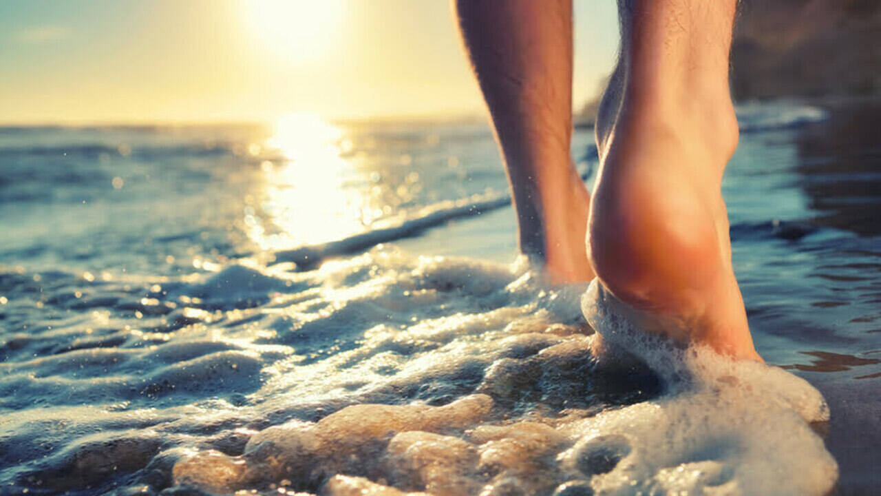 Barfuß am Strand - Erholung für die Füße